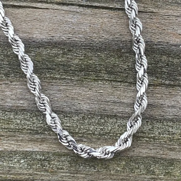 SOLD 💲Solid 18k white gold rope chain 2mm Diamond cut finish 16 inch - Picture 4 of 12